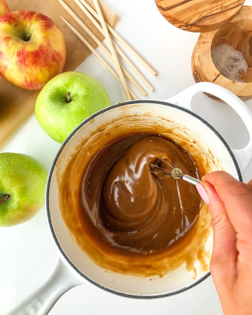 Sağlıklı ve Lezzetli: 5 Malzemeli Tuzlu Karamel Sosu Tarifi ve Sırları