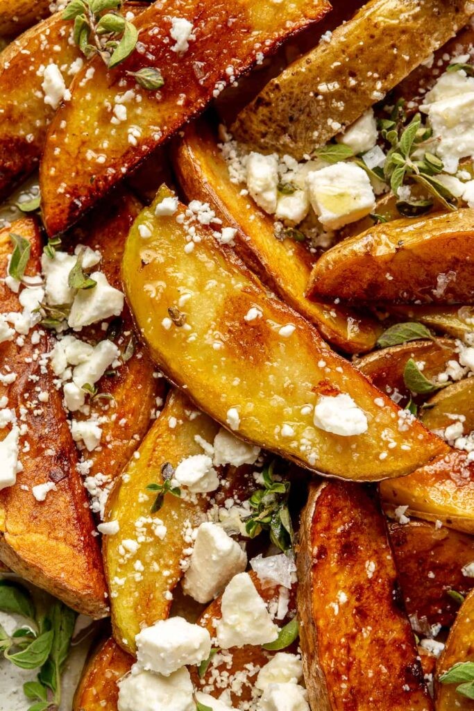 Yunan Usulü Feta Peynirli Patates Kızartması: Akdeniz Lezzetinin Sırları ve Tarifi